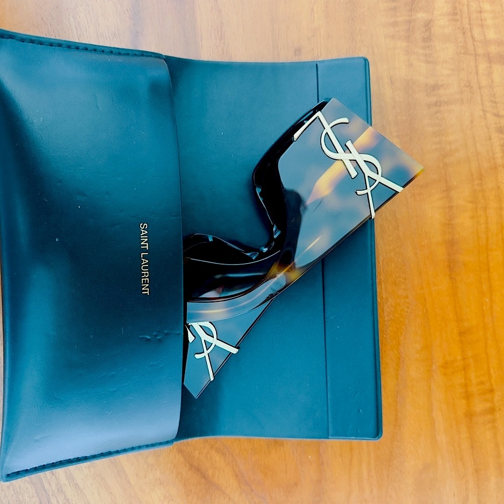 YSL - SL M119 BLAZE
BLACK AND BLOND HAVANA YSL SUNGLASSES